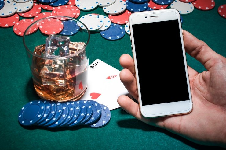 Pengguna mobile menghubungi bantuan akun